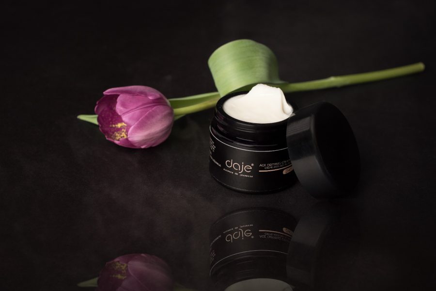 Crema contur ochi daje